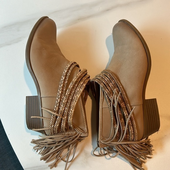 Western Fringe Bohemian Braid BCBGeneration Boot Craftee Bootie - Picture 7 of 11